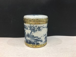 Lọ chè dáng trụ men rạn cổ bọc đồng, cảnh sơn thủy