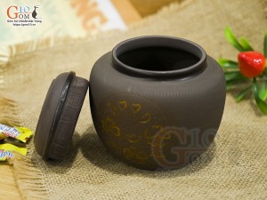 Lọ chè gốm hồng sa khắc trăng vàng