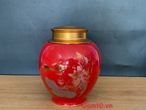 Lọ chè men đỏ họa tiết hoa sen vẽ vàng kim, cao 15cm