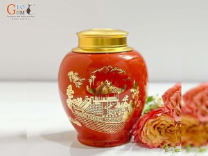 Lọ chè men màu đỏ họa tiết Chùa Một Cột vàng kim, cao 15cm