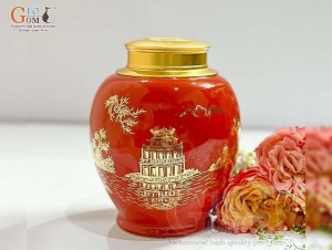 Lọ chè men màu đỏ họa tiết Tháp Rùa vàng kim, cao 15cm
