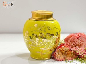 Lọ chè men màu vàng họa tiết Mã Đáo Thành Công vàng kim, cao 15cm