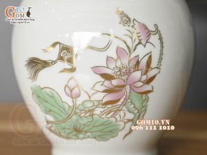 Lọ chè men trắng họa tiết Sen hồng vẽ vàng kim, cao 15cm
