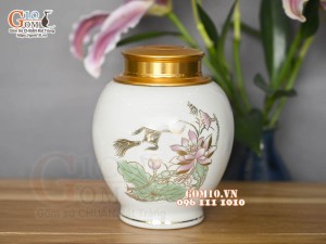 Lọ chè men trắng họa tiết Sen hồng vẽ vàng kim, cao 15cm