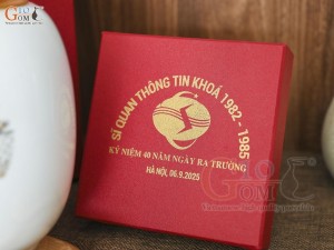 Lọ chè men trắng nắp kim loại dáng bom, họa tiết Khuê Văn Các in logo