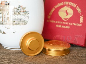Lọ chè men trắng nắp kim loại dáng bom, họa tiết Khuê Văn Các in logo