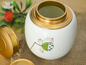 Lọ chè tròn cao men kem vẽ Đài sen cao 12,5cm