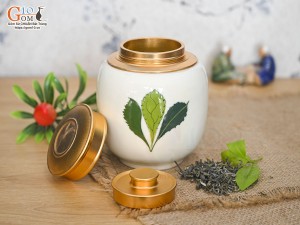 Lọ chè tròn cao men kem vẽ Ngò gai cao 12,5cm