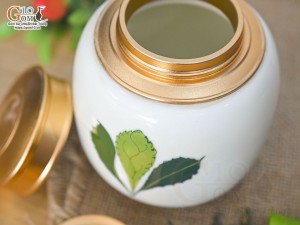 Lọ chè tròn cao men kem vẽ Ngò gai cao 12,5cm