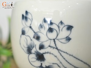 Lọ chè tròn cao men kem vẽ Sen đen cao 12,5cm