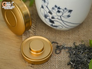 Lọ chè tròn cao men kem vẽ Sen đen cao 12,5cm