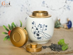 Lọ chè tròn cao men kem vẽ Sen đen cao 12,5cm