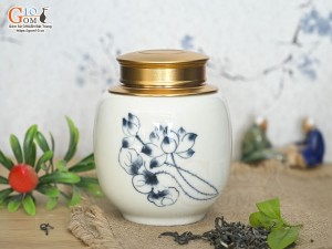Lọ chè tròn cao men kem vẽ Sen đen cao 12,5cm