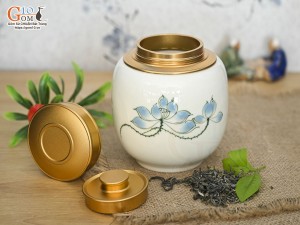 Lọ chè tròn cao men kem vẽ Sen xanh cao 12,5cm