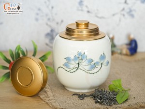 Lọ chè tròn cao men kem vẽ Sen xanh cao 12,5cm