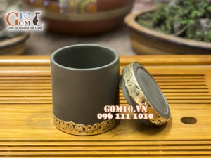 Lọ chè tròn gốm rêu bọc đồng