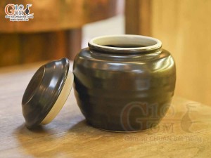 Lọ chè tròn men nâu ganh