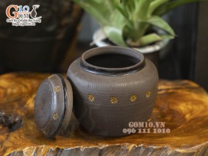 Lọ chè tròn thấp gốm hồng sa khắc sao vàng