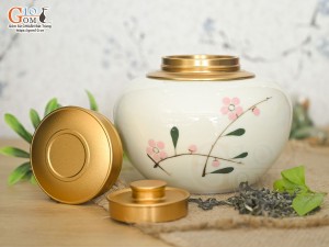 Lọ chè tròn thấp men kem vẽ hoa Đào phai, cao 11cm