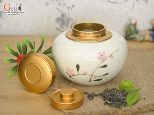 Lọ chè tròn thấp men kem vẽ hoa Đào phai, cao 11cm