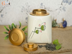 Lọ chè vuông men kem vẽ Đài sen cao 14cm