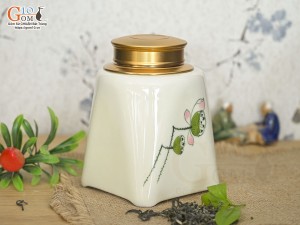 Lọ chè vuông men kem vẽ Đài sen cao 14cm