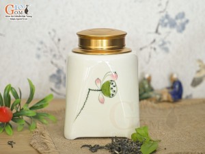 Lọ chè vuông men kem vẽ Đài sen cao 14cm