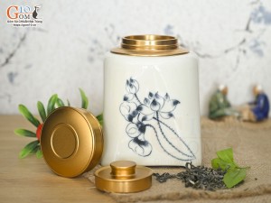 Lọ chè vuông men kem vẽ Sen đen cao 14cm