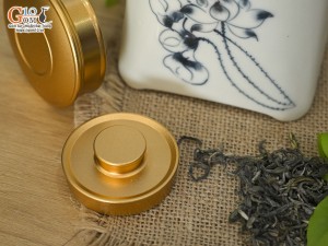 Lọ chè vuông men kem vẽ Sen đen cao 14cm