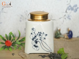 Lọ chè vuông men kem vẽ Sen đen cao 14cm
