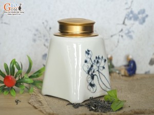 Lọ chè vuông men kem vẽ Sen đen cao 14cm