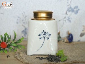 Lọ chè vuông men kem vẽ Sen đen cao 14cm