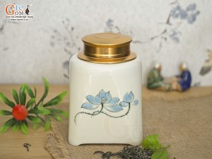 Lọ chè vuông men kem vẽ Sen xanh cao 14cm