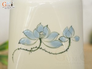 Lọ chè vuông men kem vẽ Sen xanh cao 14cm