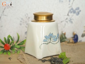 Lọ chè vuông men kem vẽ Sen xanh cao 14cm