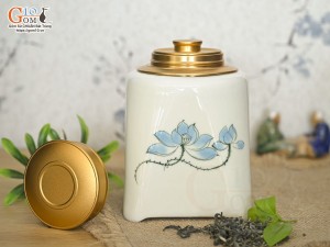Lọ chè vuông men kem vẽ Sen xanh cao 14cm