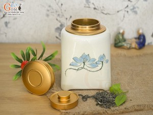 Lọ chè vuông men kem vẽ Sen xanh cao 14cm