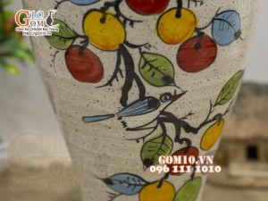 Lọ hoa chân cao men kem vẽ xuân rực rỡ