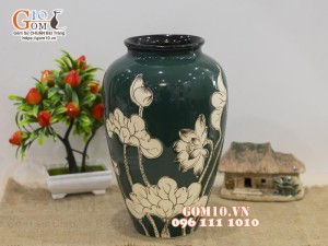 Lọ hoa chân thon men xanh lục khắc sen