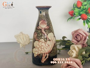 Lọ hoa cố thắt men hỏa biến gấm vàng khắc sen, cao 15cm