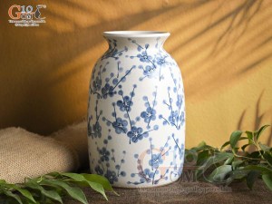 Lọ hoa dáng bầu cổ nhỏ men bóng vẽ hoa đào xanh, cao 22cm