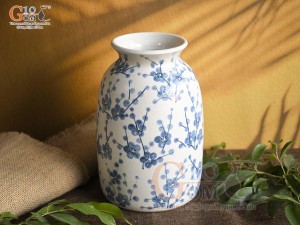 Lọ hoa dáng bầu cổ nhỏ men bóng vẽ hoa đào xanh, cao 22cm