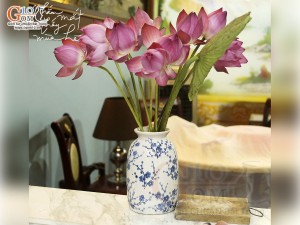 Lọ hoa dáng bầu cổ nhỏ men bóng vẽ hoa đào xanh, cao 22cm