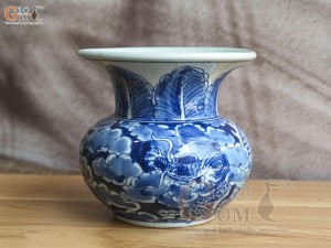 Lọ hoa dáng béo miệng loe men lam cổ vẽ Long Ẩn, cao 15cm