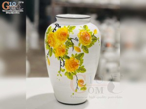 Lọ hoa dáng bí men kem vẽ hoa Hồng vàng, cao 29cm