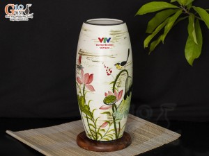 Lọ hoa dáng bom họa tiết hoa sen in logo VTV, cao 32cm