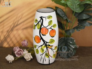 Lọ hoa dáng bom men kem vẽ cành hồng, cao 32cm