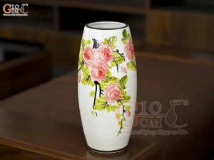 Lọ hoa dáng bom men kem vẽ hoa hồng, cao 27cm