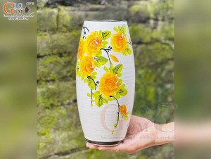 Lọ hoa dáng bom men kem vẽ hoa hồng vàng, cao 32cm