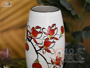 Lọ hoa dáng bom men kem vẽ hoa lan đỏ, cao 27cm